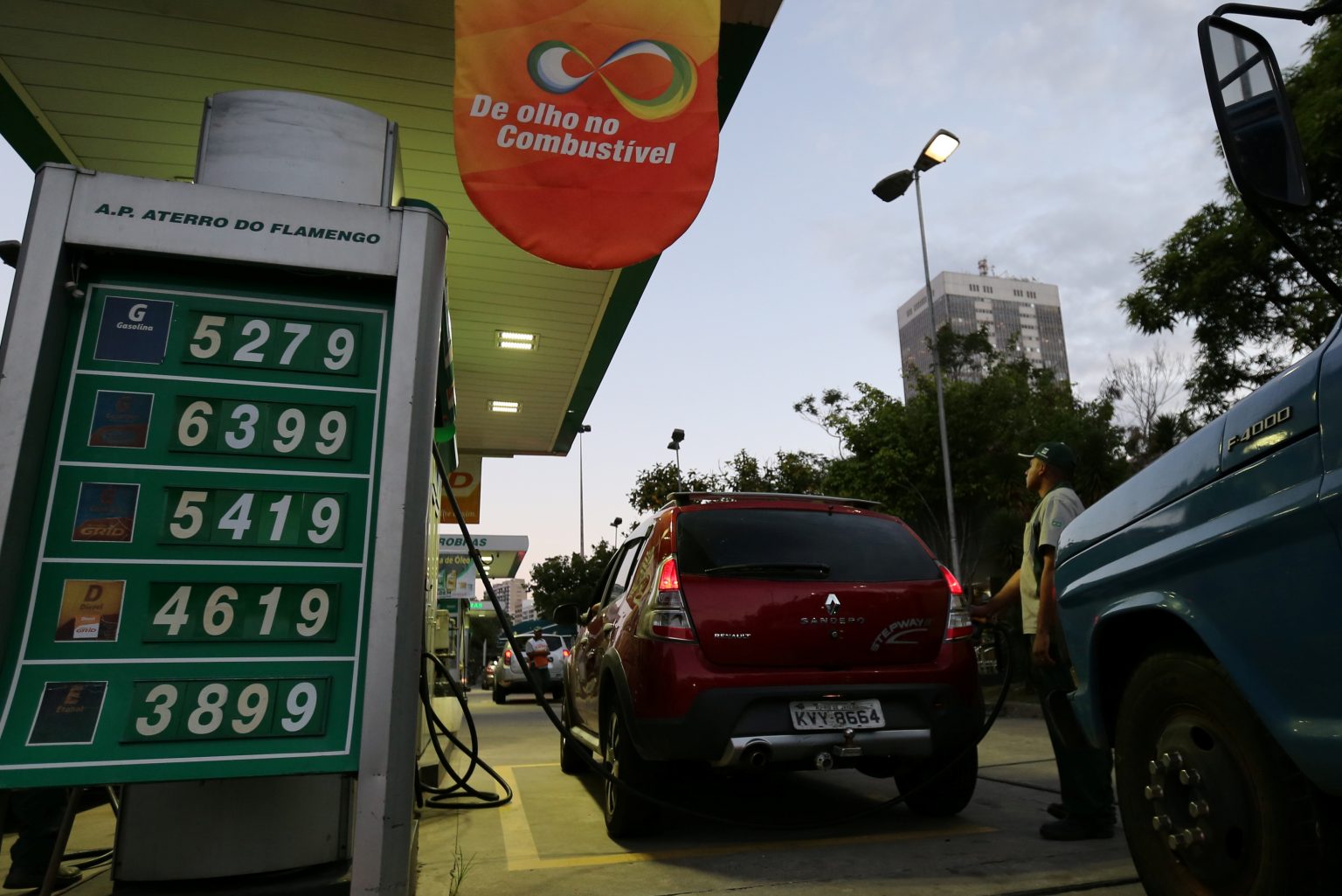Preço Da Gasolina Será Reduzido Em 4 Nas Refinarias A Partir Desta Sexta Feira Dahora News 