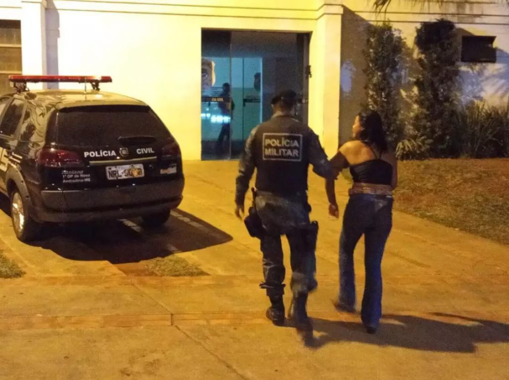 Com Tornozeleira Traficante Foragida Flagrada E Bar Pela Pol Cia E Volta Pris O Em Nova